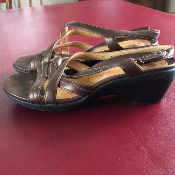 Clark’s Un-Structured Sandals - Picture 1 of 3
